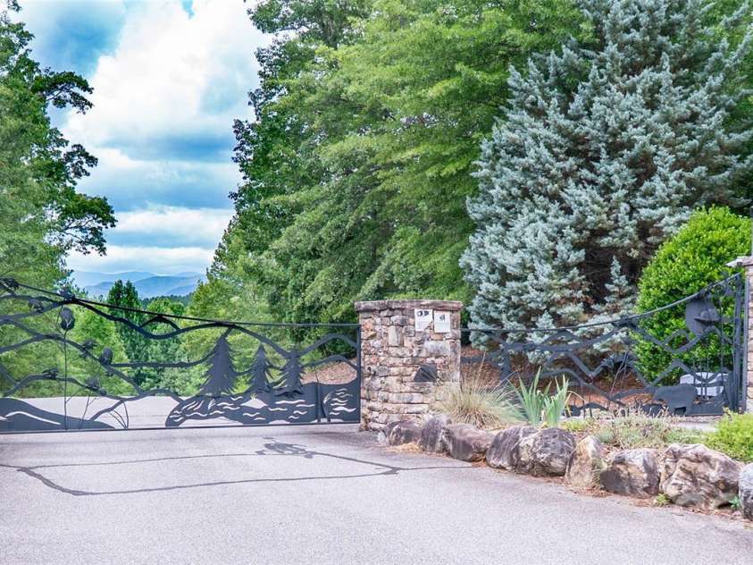 111 Lookout Point, Nebo, NC 28761.  MLS# CAR4403456, YatesRealty ID 38732. 