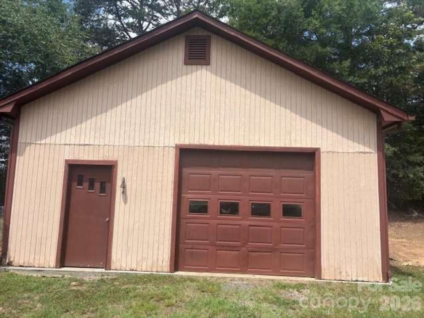 123 Valley Oaks Drive, Advance, NC 27006.  MLS# CAR4401704, YatesRealty ID 38733. 