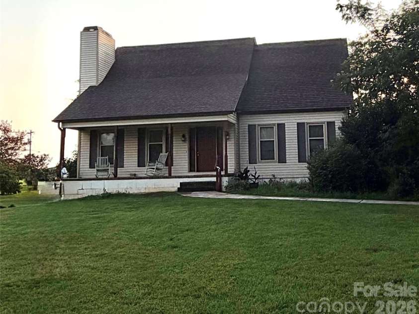123 Valley Oaks Drive, Advance, NC 27006.  MLS# CAR4401704, YatesRealty ID 38733. Front of House