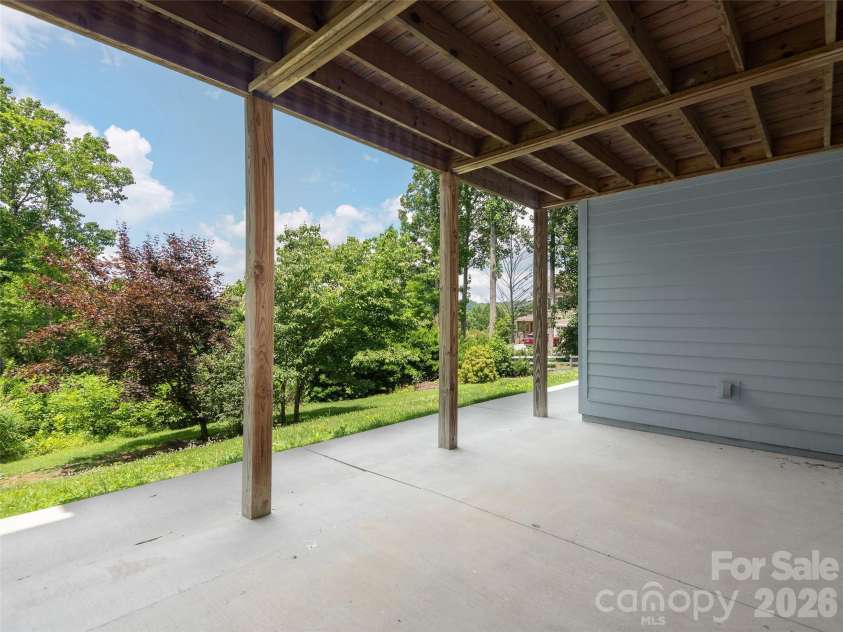 84 Red Cedar Drive, Hendersonville, NC 28792.  MLS# CAR4403937, YatesRealty ID 38735. 