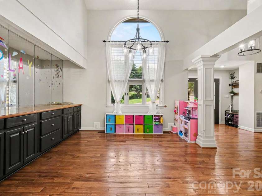 4444 3rd Street Lane, Hickory, NC 28601.  MLS# CAR4396385, YatesRealty ID 38736. 