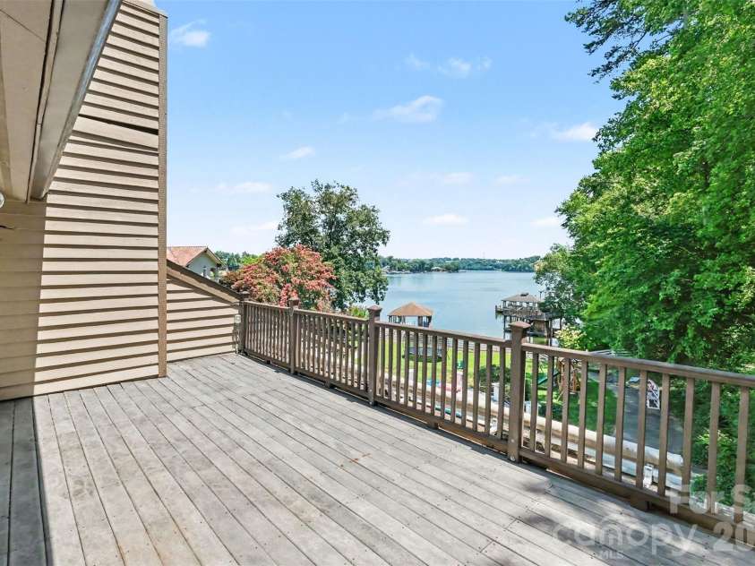 4444 3rd Street Lane, Hickory, NC 28601.  MLS# CAR4396385, YatesRealty ID 38736. 