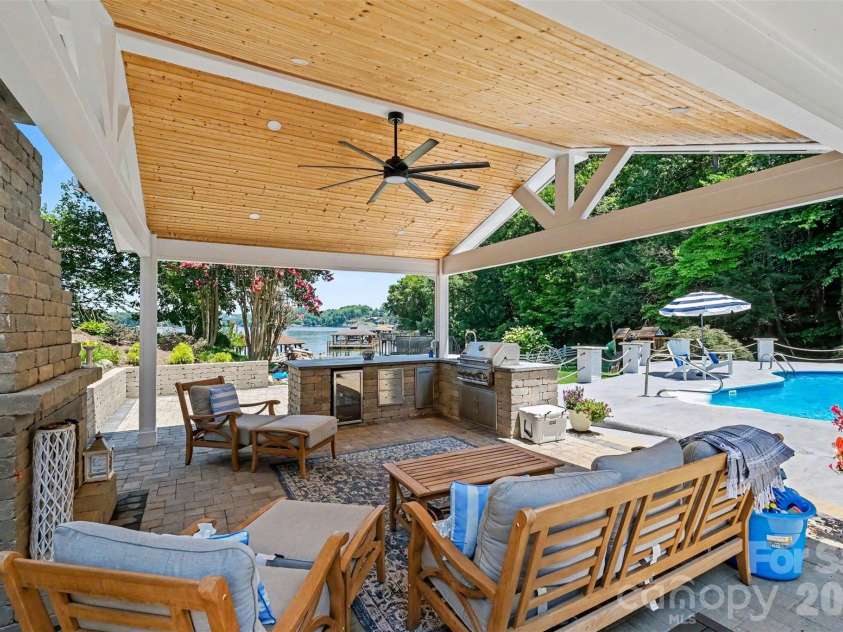 4444 3rd Street Lane, Hickory, NC 28601.  MLS# CAR4396385, YatesRealty ID 38736. 