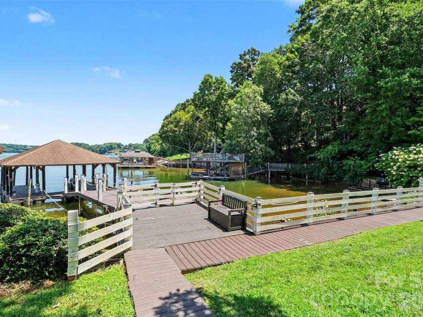 4444 3rd Street Lane, Hickory, NC 28601.  MLS# CAR4396385, YatesRealty ID 38736. 