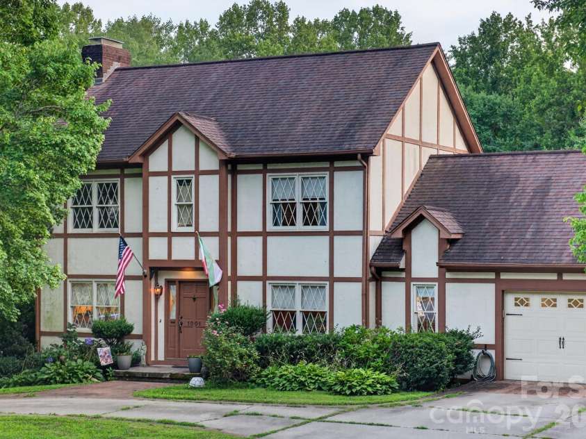 1001 Plantation Drive, Lenoir, NC 28645.  MLS# CAR4405455, YatesRealty ID 38738. 