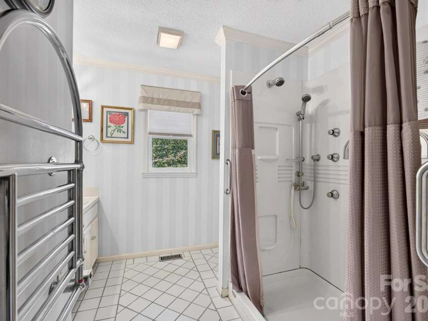 1001 Plantation Drive, Lenoir, NC 28645.  MLS# CAR4405455, YatesRealty ID 38738. 