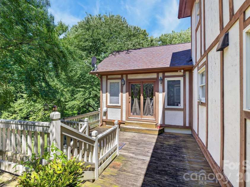1001 Plantation Drive, Lenoir, NC 28645.  MLS# CAR4405455, YatesRealty ID 38738. 