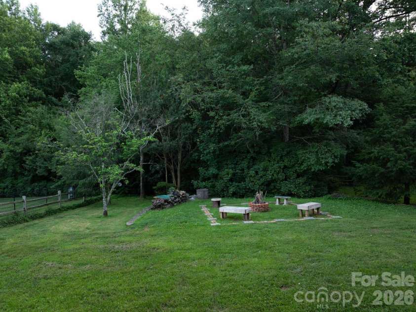 1001 Plantation Drive, Lenoir, NC 28645.  MLS# CAR4405455, YatesRealty ID 38738. 