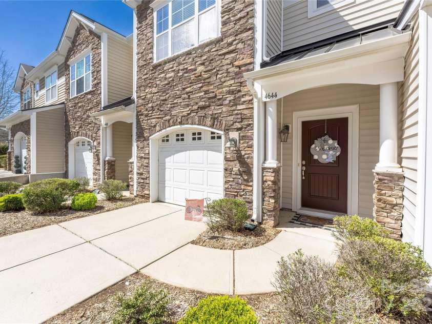 4644 Craigmoss Lane, Charlotte, NC 28278.  MLS# CAR4240077, YatesRealty ID 3874. 