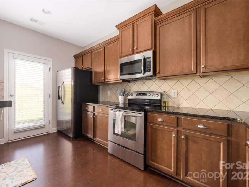 4644 Craigmoss Lane, Charlotte, NC 28278.  MLS# CAR4240077, YatesRealty ID 3874. 