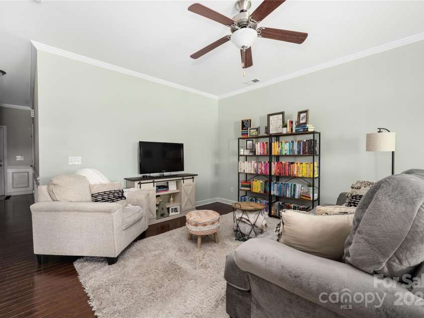 4644 Craigmoss Lane, Charlotte, NC 28278.  MLS# CAR4240077, YatesRealty ID 3874. 