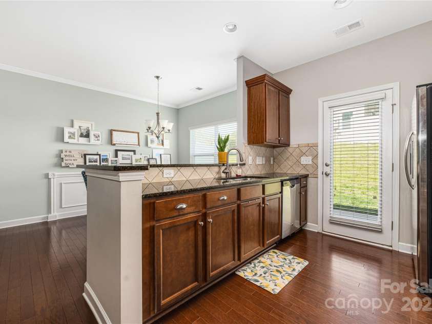 4644 Craigmoss Lane, Charlotte, NC 28278.  MLS# CAR4240077, YatesRealty ID 3874. 