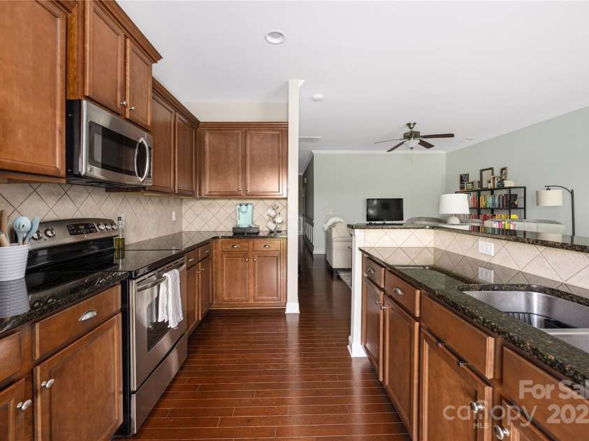 4644 Craigmoss Lane, Charlotte, NC 28278.  MLS# CAR4240077, YatesRealty ID 3874. 