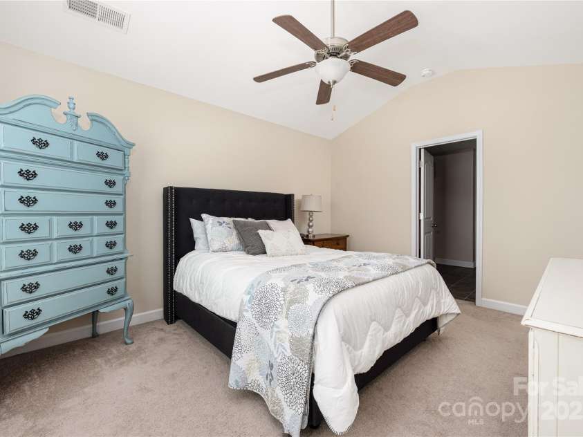 4644 Craigmoss Lane, Charlotte, NC 28278.  MLS# CAR4240077, YatesRealty ID 3874. 