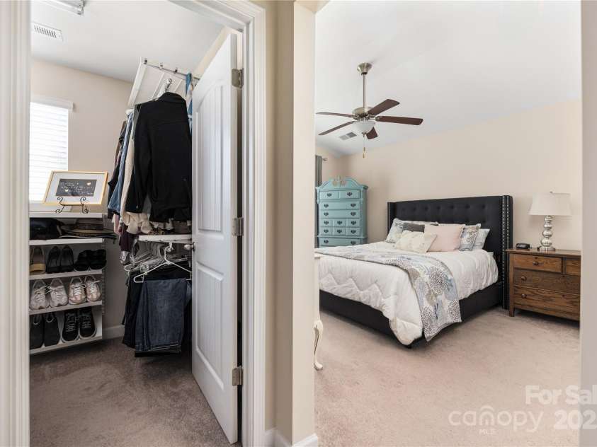 4644 Craigmoss Lane, Charlotte, NC 28278.  MLS# CAR4240077, YatesRealty ID 3874. 