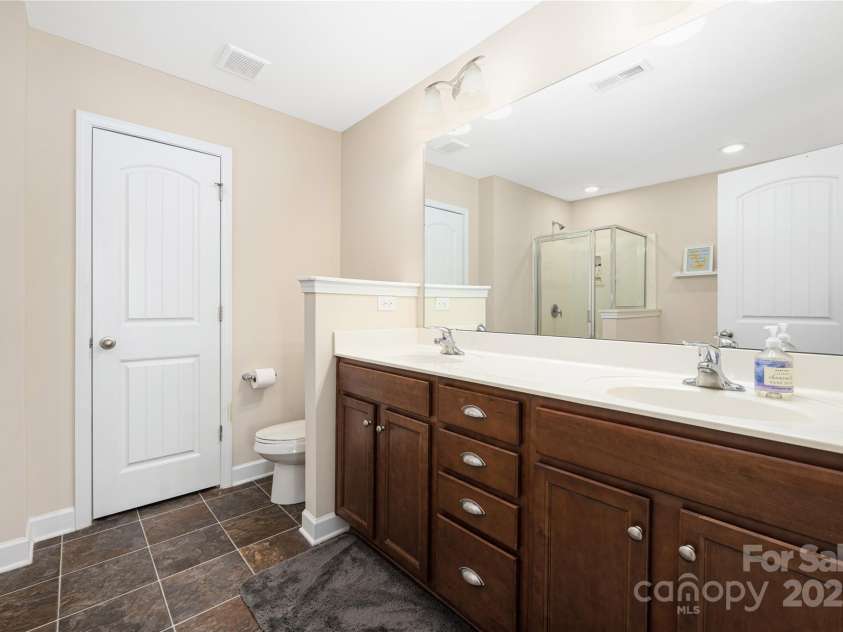 4644 Craigmoss Lane, Charlotte, NC 28278.  MLS# CAR4240077, YatesRealty ID 3874. 
