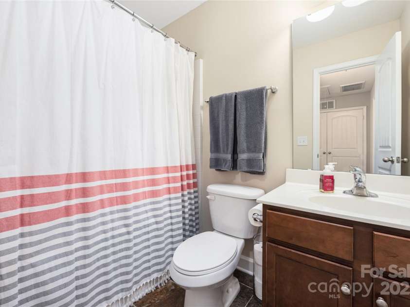 4644 Craigmoss Lane, Charlotte, NC 28278.  MLS# CAR4240077, YatesRealty ID 3874. 