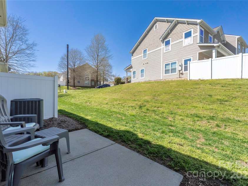4644 Craigmoss Lane, Charlotte, NC 28278.  MLS# CAR4240077, YatesRealty ID 3874. 