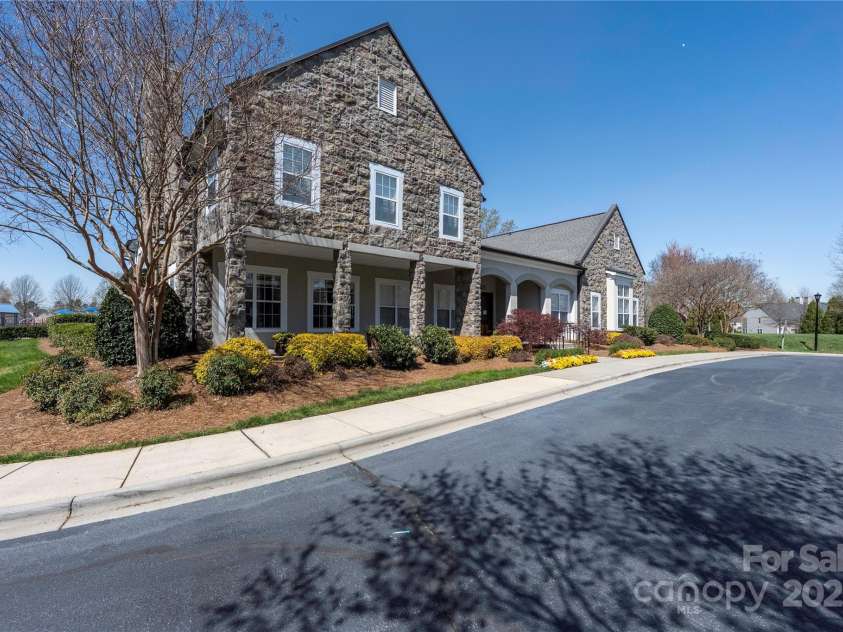 4644 Craigmoss Lane, Charlotte, NC 28278.  MLS# CAR4240077, YatesRealty ID 3874. 