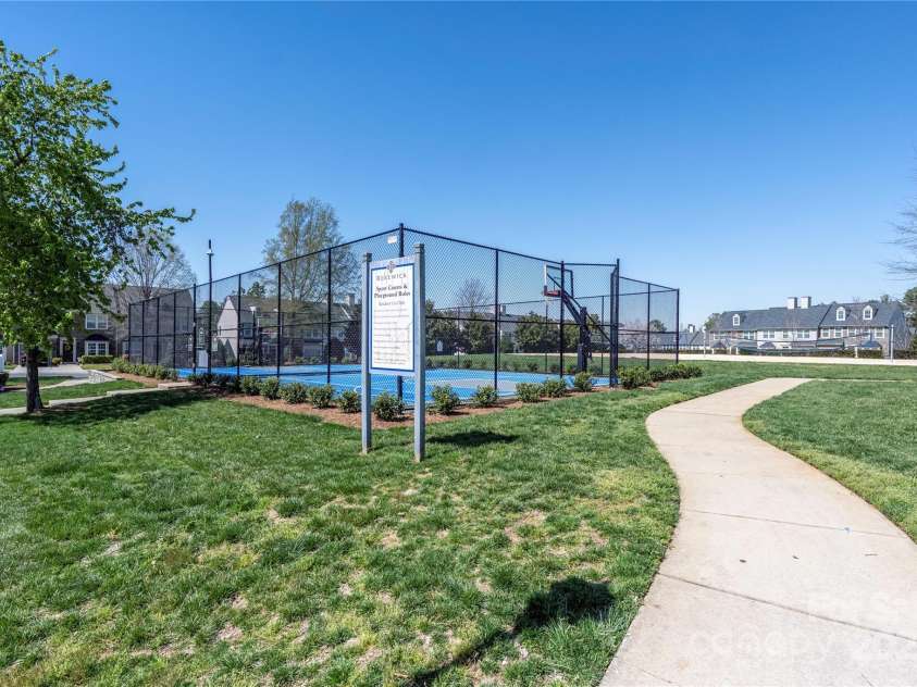 4644 Craigmoss Lane, Charlotte, NC 28278.  MLS# CAR4240077, YatesRealty ID 3874. 