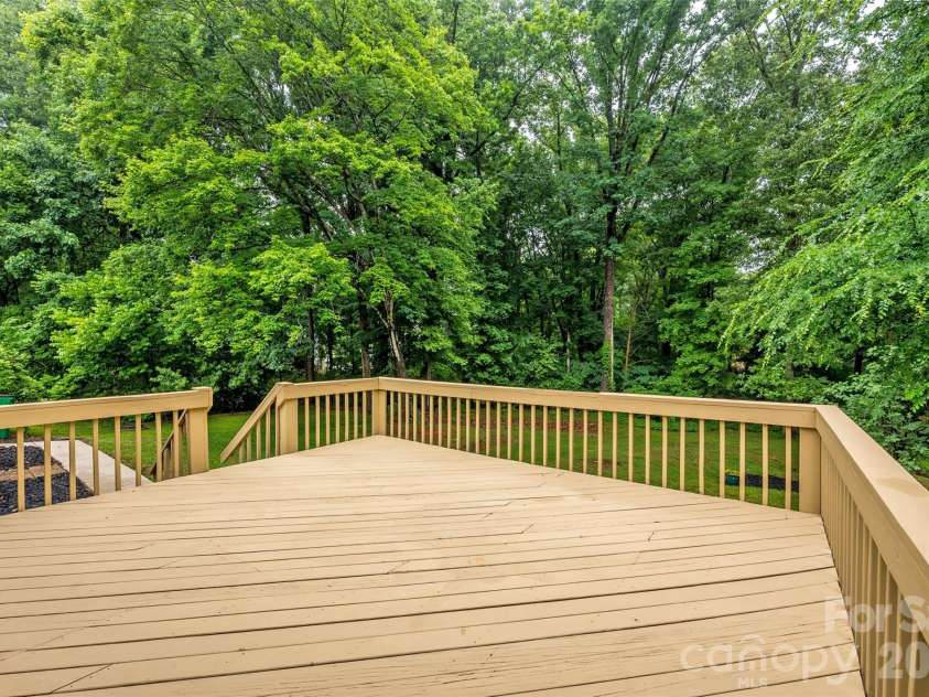 6060 Acadian Woods Drive, Charlotte, NC 28227.  MLS# CAR4385264, YatesRealty ID 38740. 