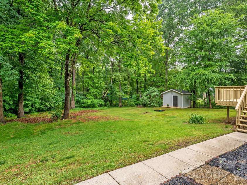6060 Acadian Woods Drive, Charlotte, NC 28227.  MLS# CAR4385264, YatesRealty ID 38740. 