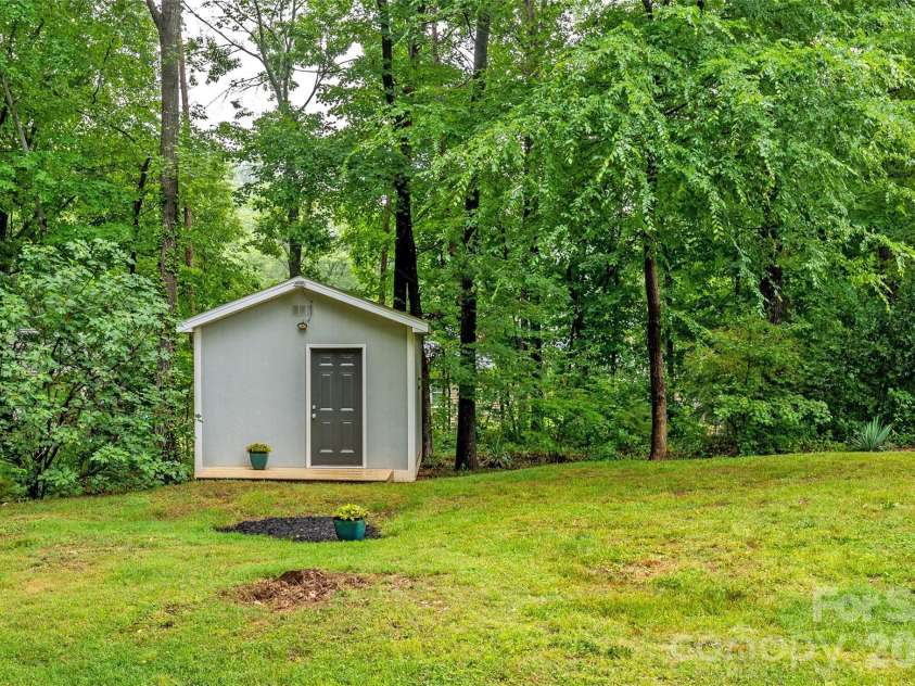 6060 Acadian Woods Drive, Charlotte, NC 28227.  MLS# CAR4385264, YatesRealty ID 38740. 