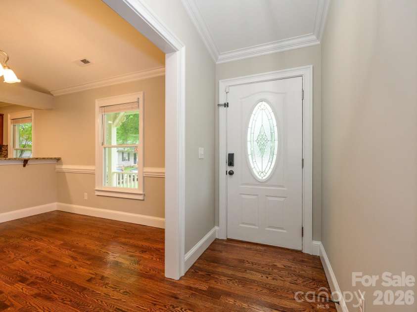6060 Acadian Woods Drive, Charlotte, NC 28227.  MLS# CAR4385264, YatesRealty ID 38740. Entryway