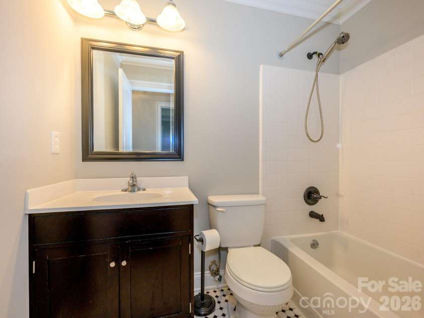 6060 Acadian Woods Drive, Charlotte, NC 28227.  MLS# CAR4385264, YatesRealty ID 38740. Full Bathroom
