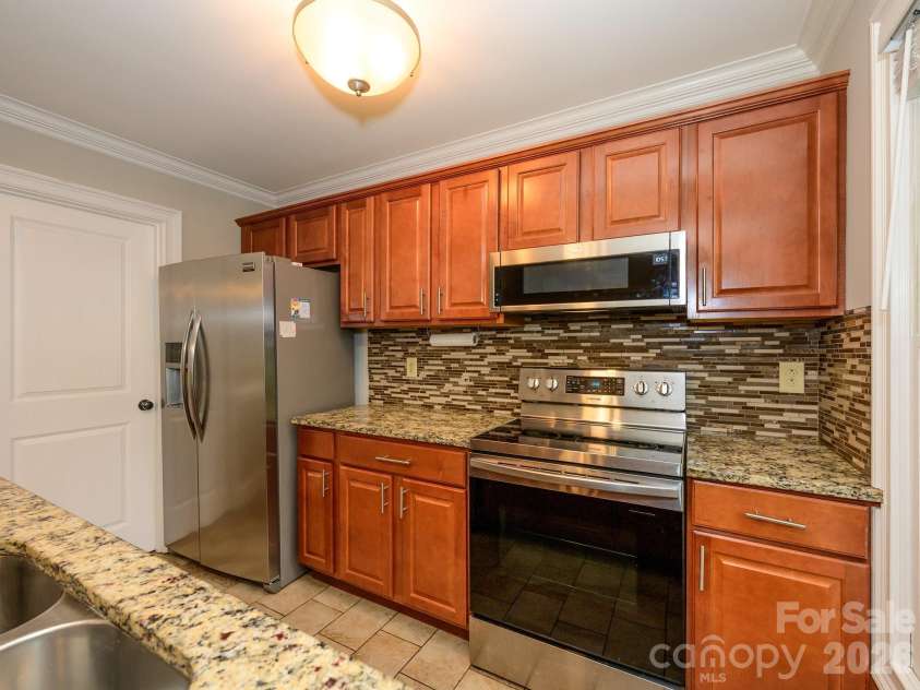 6060 Acadian Woods Drive, Charlotte, NC 28227.  MLS# CAR4385264, YatesRealty ID 38740. Kitchen