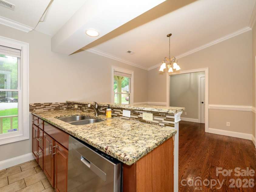 6060 Acadian Woods Drive, Charlotte, NC 28227.  MLS# CAR4385264, YatesRealty ID 38740. Kitchen
