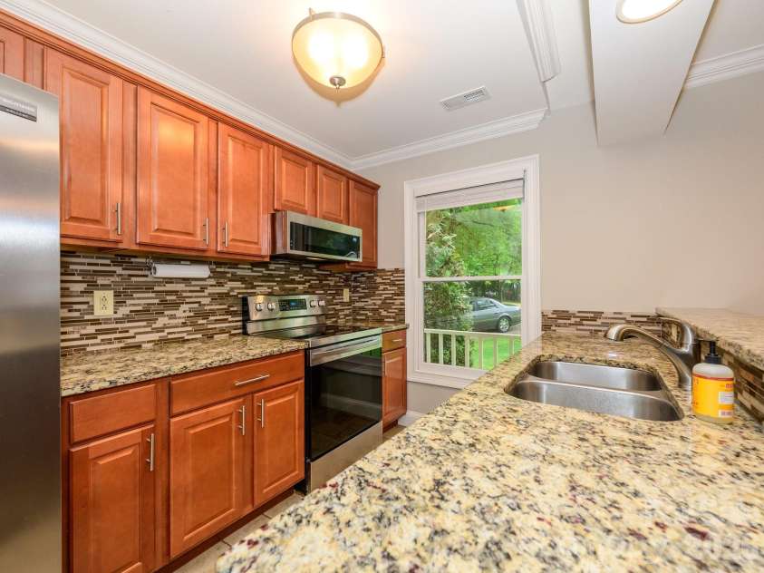 6060 Acadian Woods Drive, Charlotte, NC 28227.  MLS# CAR4385264, YatesRealty ID 38740. Kitchen