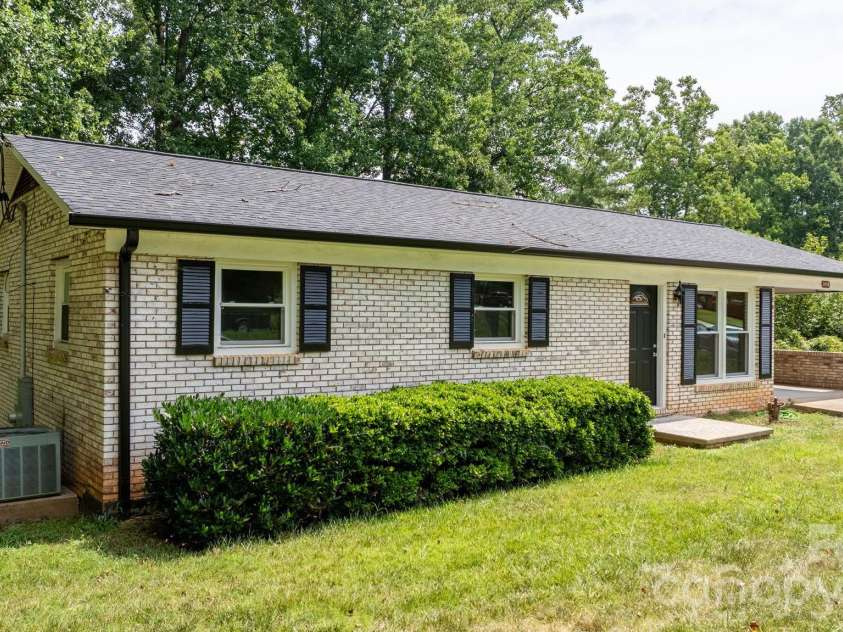 2428 Cedar Valley Drive, Conover, NC 28613.  MLS# CAR4402625, YatesRealty ID 38741. 