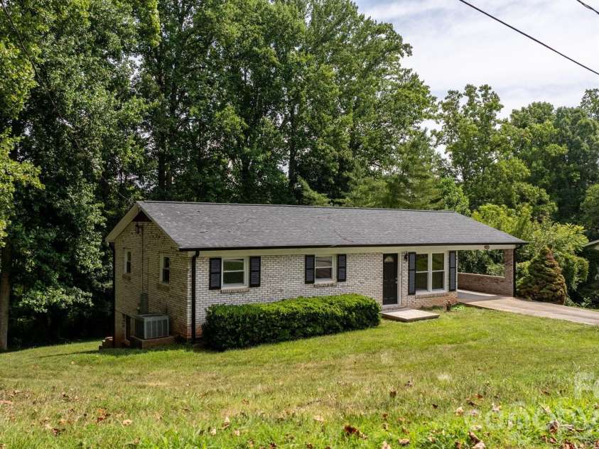 2428 Cedar Valley Drive, Conover, NC 28613.  MLS# CAR4402625, YatesRealty ID 38741. 