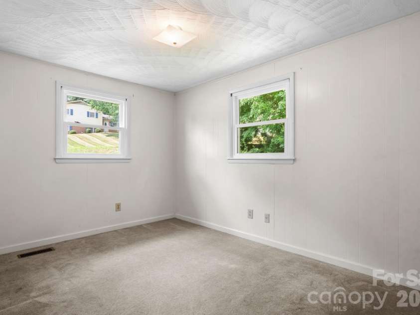 2428 Cedar Valley Drive, Conover, NC 28613.  MLS# CAR4402625, YatesRealty ID 38741. 