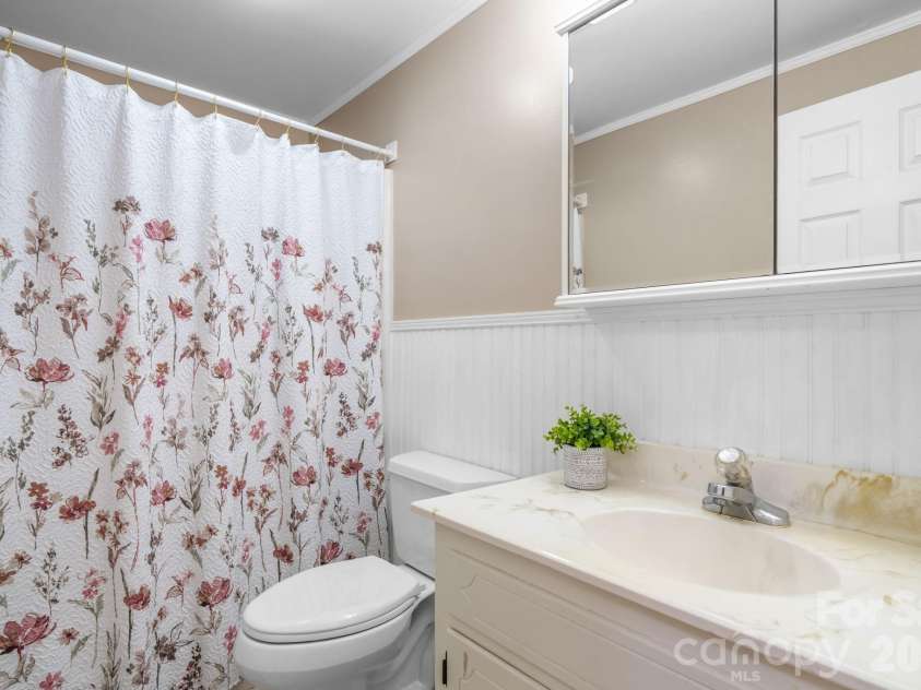 2428 Cedar Valley Drive, Conover, NC 28613.  MLS# CAR4402625, YatesRealty ID 38741. 