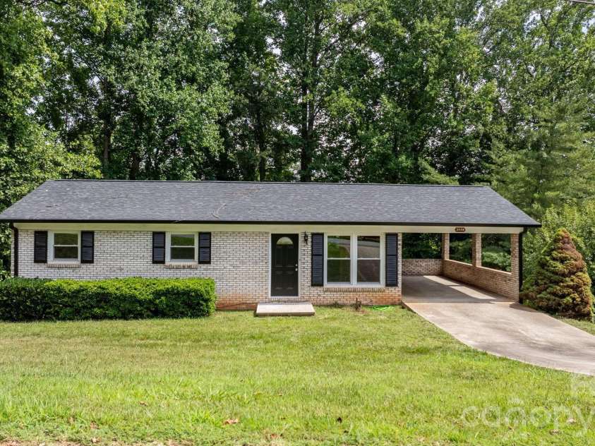 2428 Cedar Valley Drive, Conover, NC 28613.  MLS# CAR4402625, YatesRealty ID 38741. 