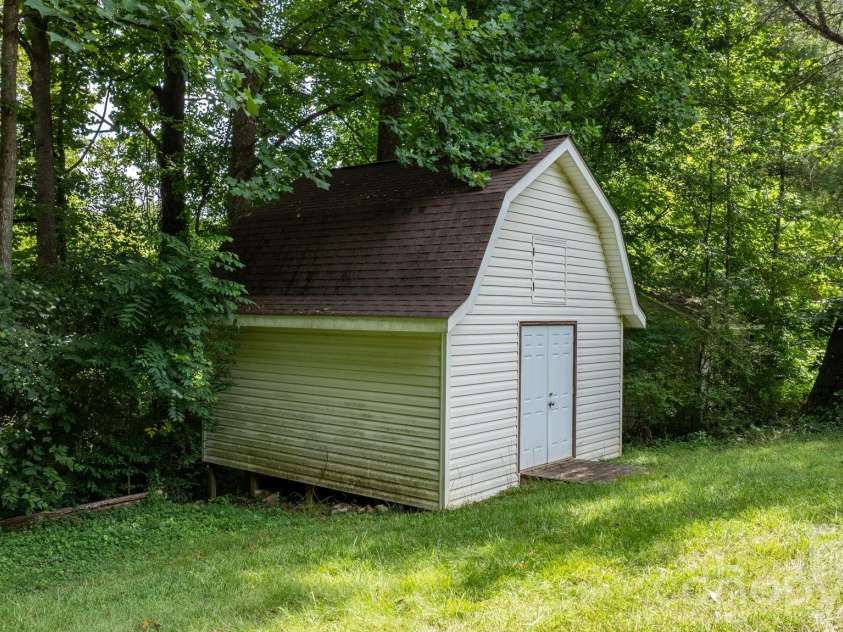 2428 Cedar Valley Drive, Conover, NC 28613.  MLS# CAR4402625, YatesRealty ID 38741. 