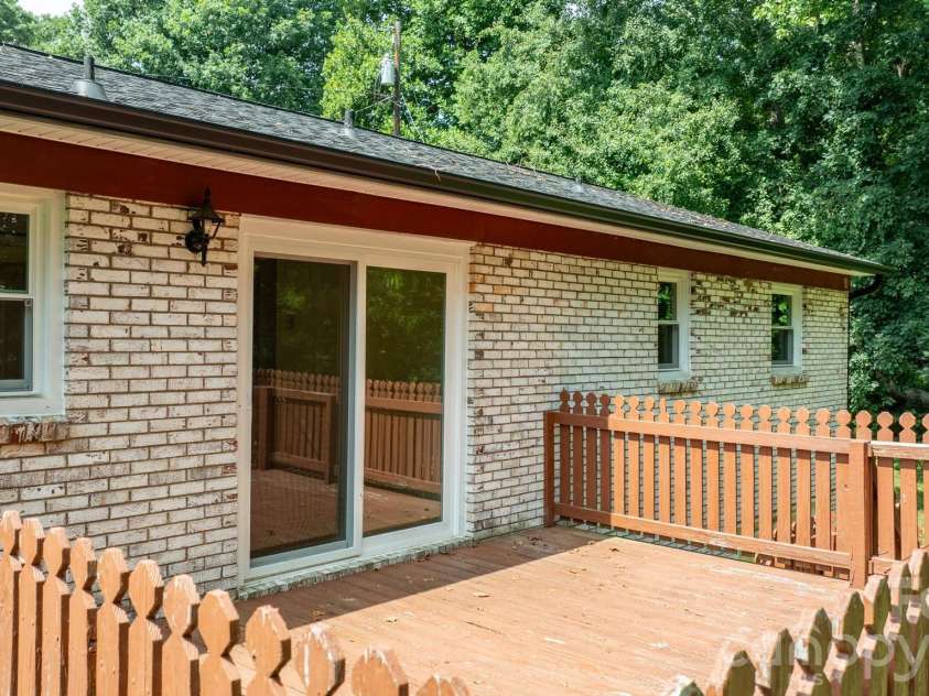 2428 Cedar Valley Drive, Conover, NC 28613.  MLS# CAR4402625, YatesRealty ID 38741. 