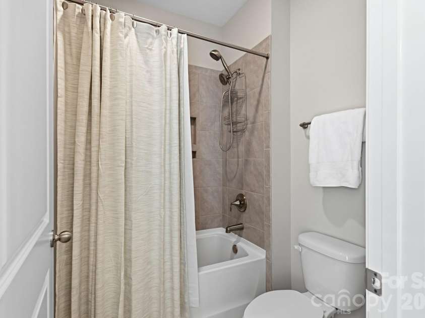2498 Creekview Drive, Waxhaw, NC 28173.  MLS# CAR4403049, YatesRealty ID 38743. 