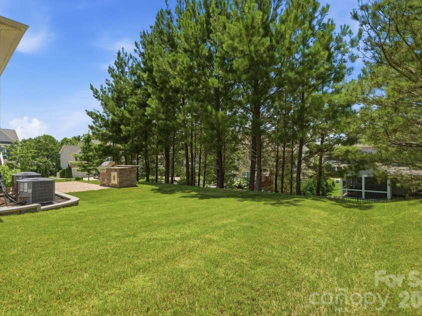 2498 Creekview Drive, Waxhaw, NC 28173.  MLS# CAR4403049, YatesRealty ID 38743. 