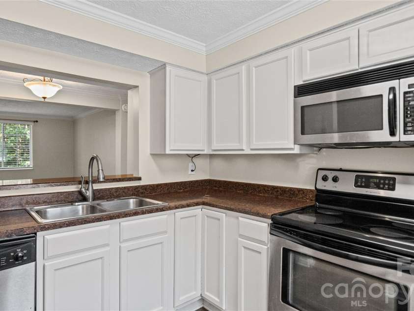 1231 Scaleybark Road, Charlotte, NC 28209.  MLS# CAR4398177, YatesRealty ID 38744. 
