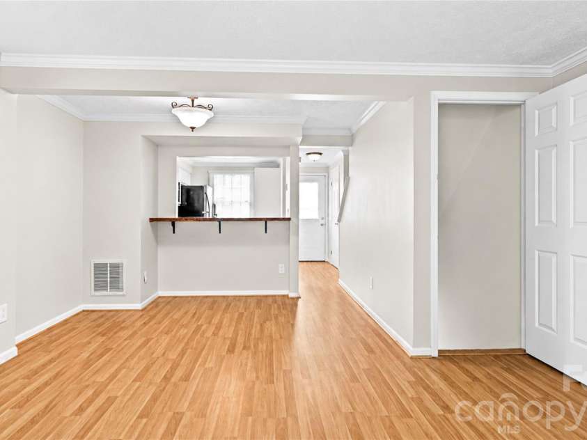 1231 Scaleybark Road, Charlotte, NC 28209.  MLS# CAR4398177, YatesRealty ID 38744. 