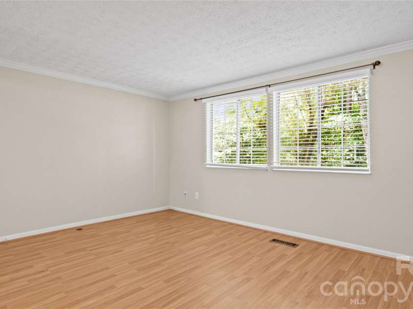 1231 Scaleybark Road, Charlotte, NC 28209.  MLS# CAR4398177, YatesRealty ID 38744. 
