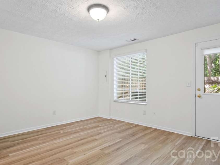 1231 Scaleybark Road, Charlotte, NC 28209.  MLS# CAR4398177, YatesRealty ID 38744. 