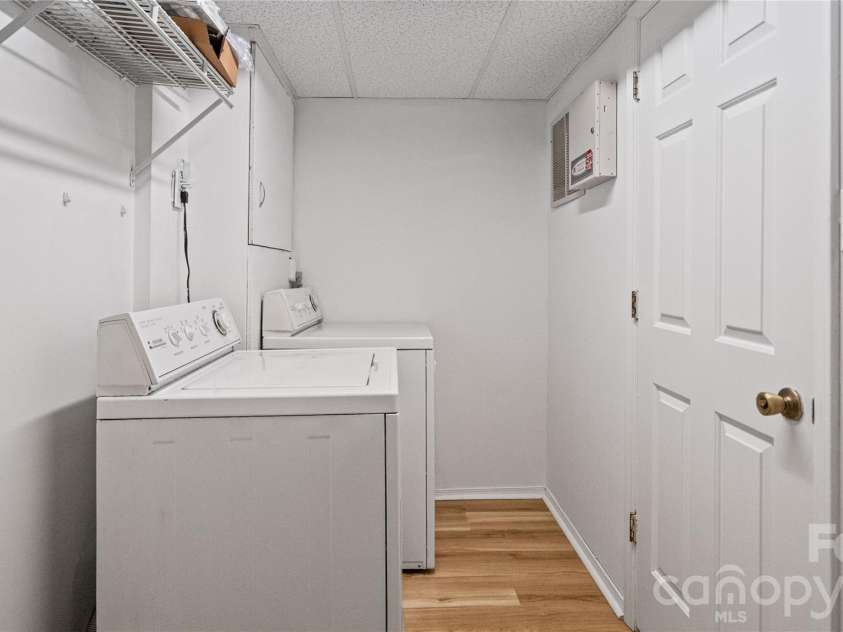 1231 Scaleybark Road, Charlotte, NC 28209.  MLS# CAR4398177, YatesRealty ID 38744. 