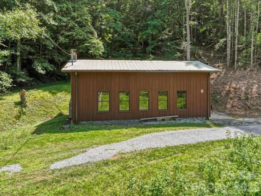 323 McCurrey Road, Burnsville, NC 28714.  MLS# CAR4400496, YatesRealty ID 38746. 