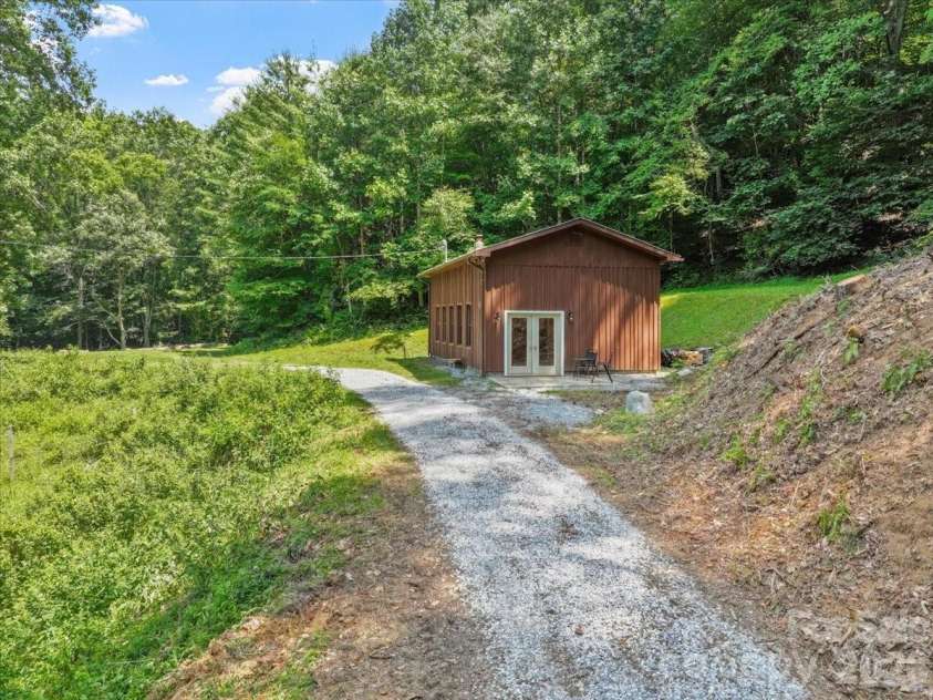 323 McCurrey Road, Burnsville, NC 28714.  MLS# CAR4400496, YatesRealty ID 38746. 