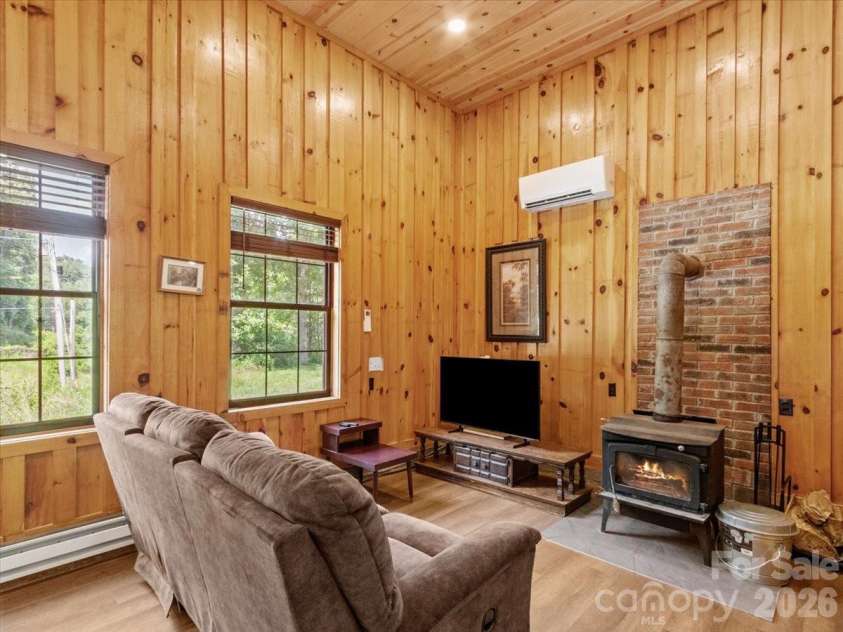 323 McCurrey Road, Burnsville, NC 28714.  MLS# CAR4400496, YatesRealty ID 38746. 