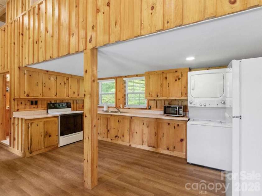323 McCurrey Road, Burnsville, NC 28714.  MLS# CAR4400496, YatesRealty ID 38746. 